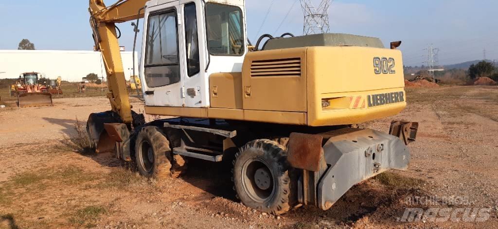 Liebherr A 902 轮式挖掘机