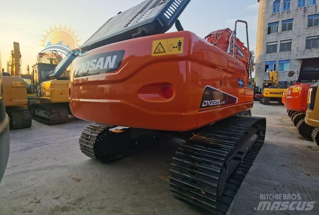 Doosan DX 225 履带挖掘机