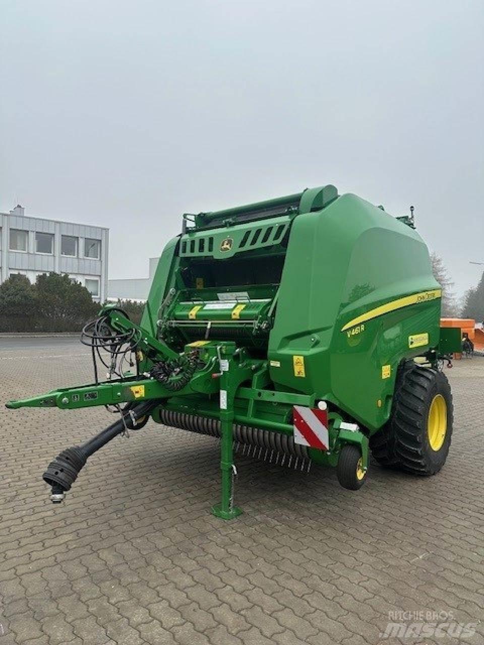 John Deere V461R 圆捆打捆机