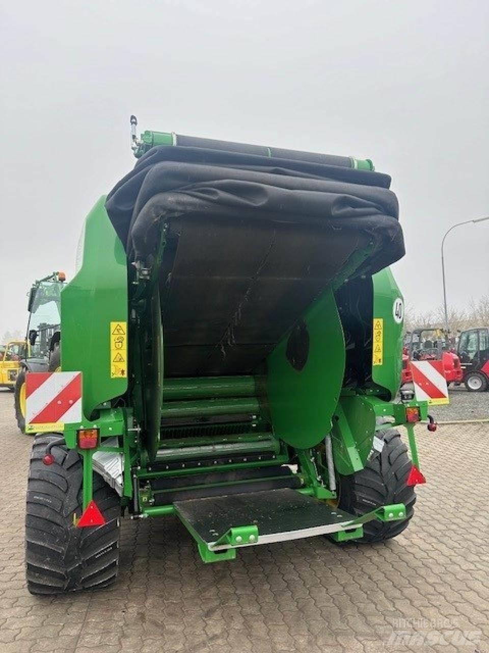 John Deere V461R 圆捆打捆机