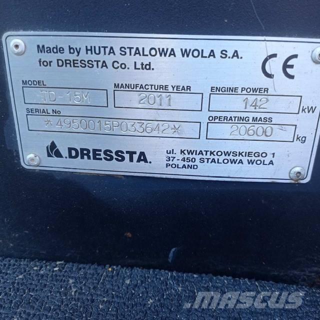 Dressta TD15M 履带式推土机