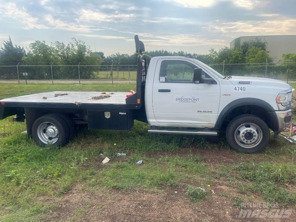 RAM 5500 平板栏板货车