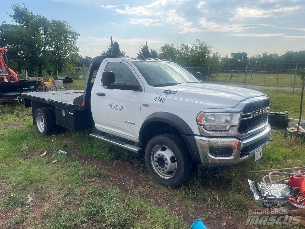 RAM 5500 平板栏板货车