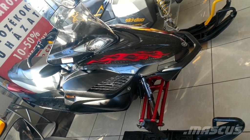 Yamaha Apex 1000 雪地摩托车