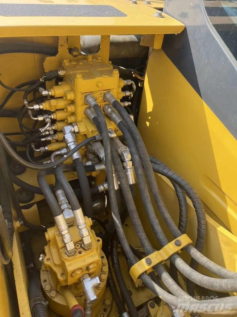 Komatsu PC 130-8 中型挖掘机