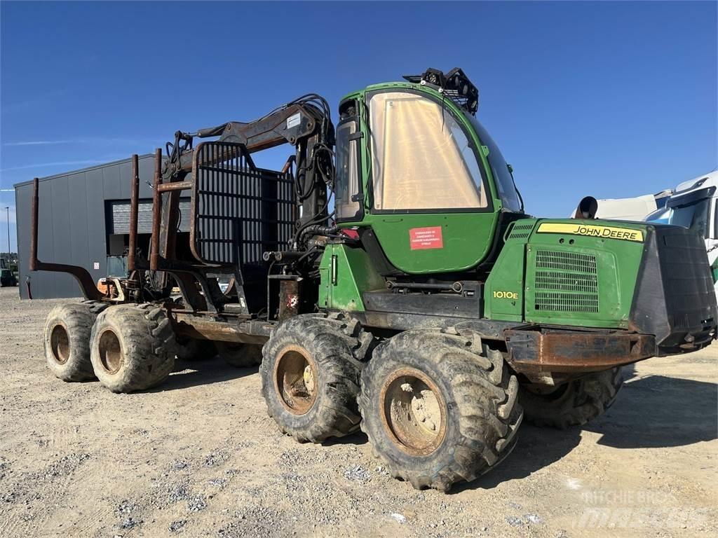John Deere 1010E 收割机