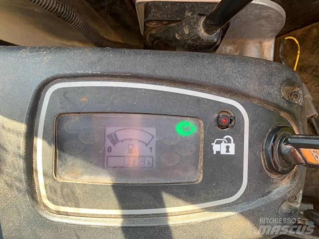 JCB 8026 CTS 小型挖掘机