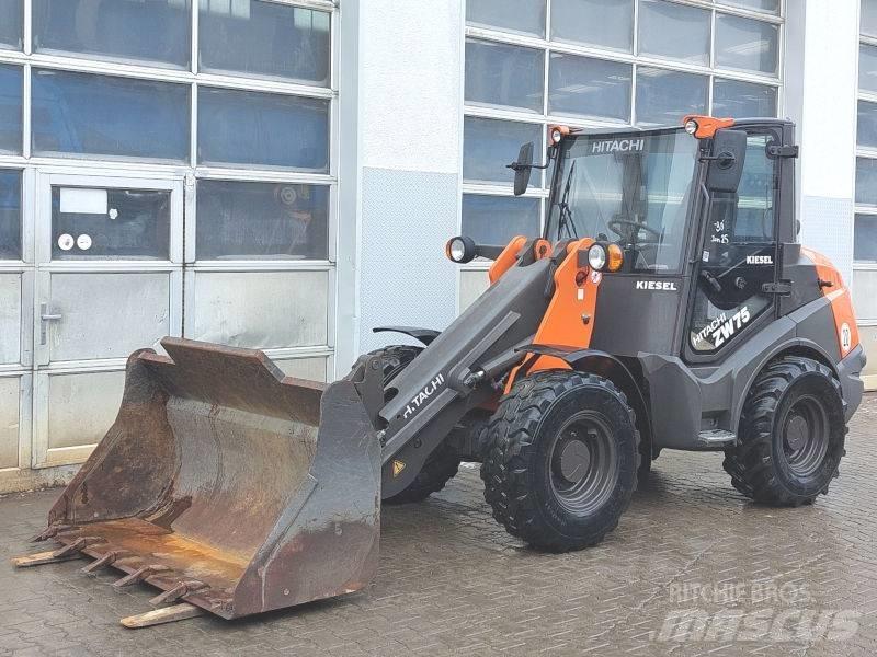 Hitachi ZW 75-6 滑移装载机