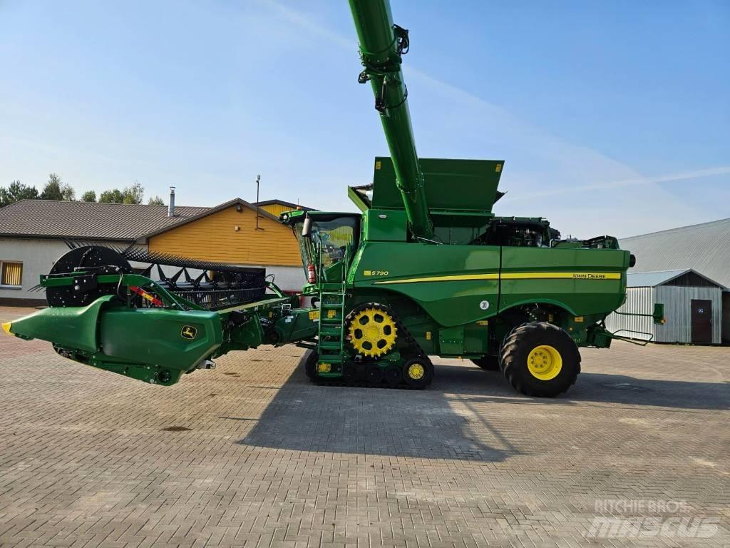 John Deere S790 联合收割机