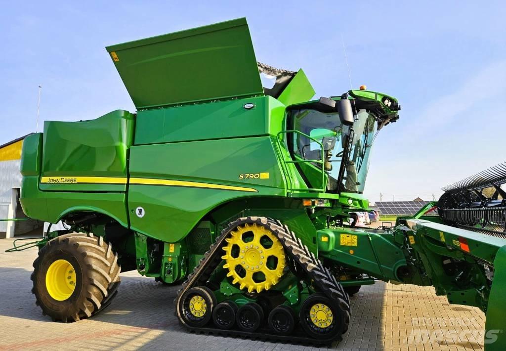 John Deere S790 联合收割机
