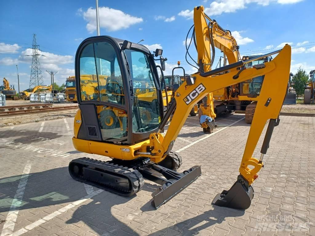 JCB 8018 CTS 小型挖掘机