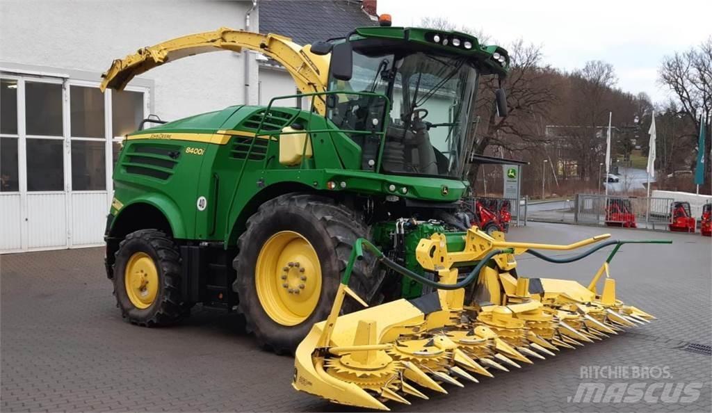 John Deere 8400i 自走式青贮饲料收割机