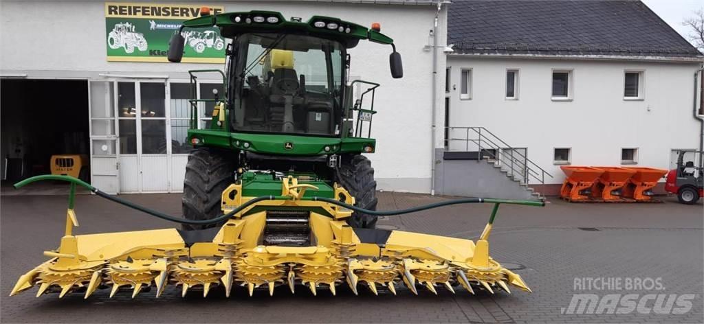 John Deere 8400i 自走式青贮饲料收割机