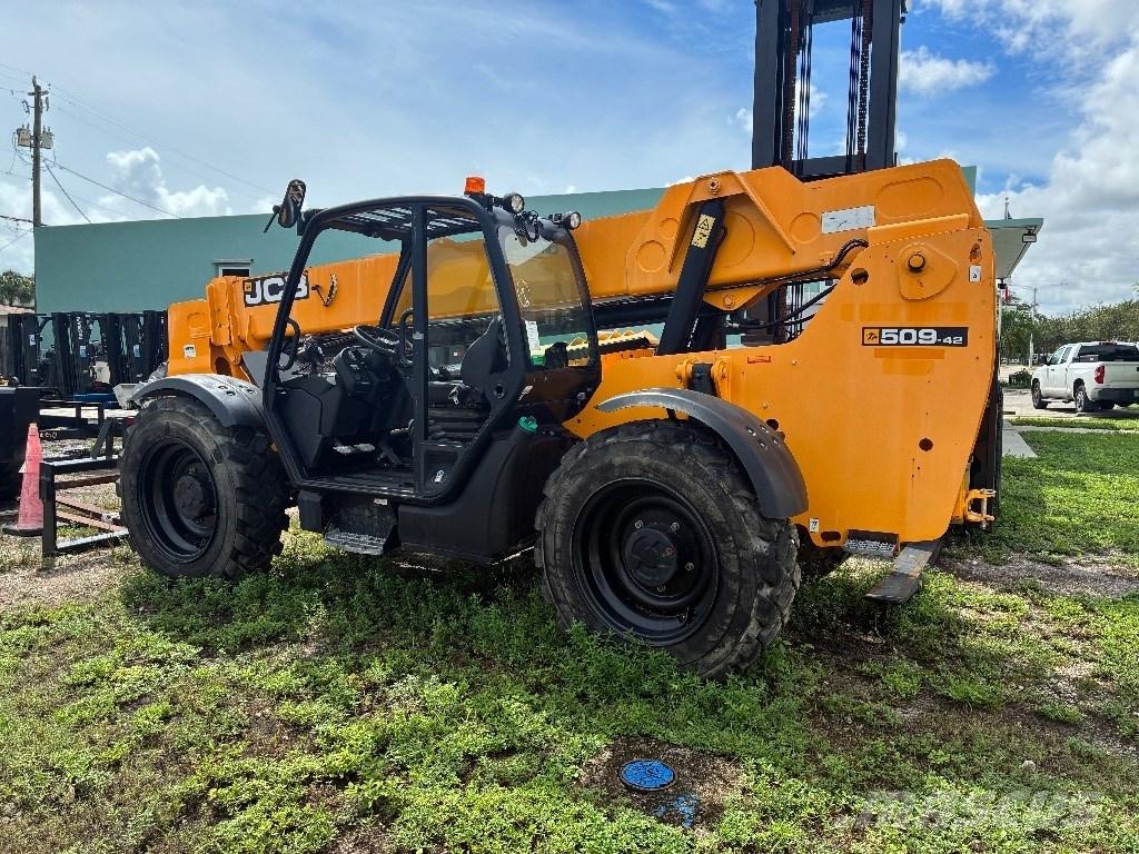 JCB 509-42 伸缩臂叉装车|叉装车