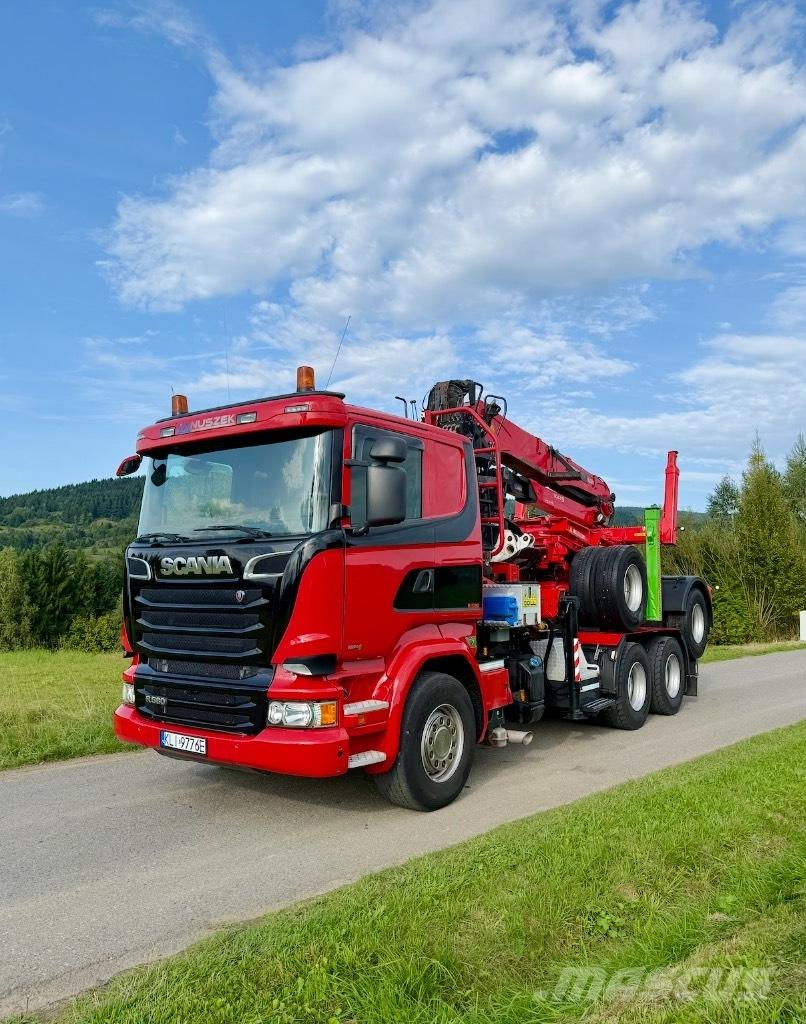 Scania R580 V8 6x4 厢式货车