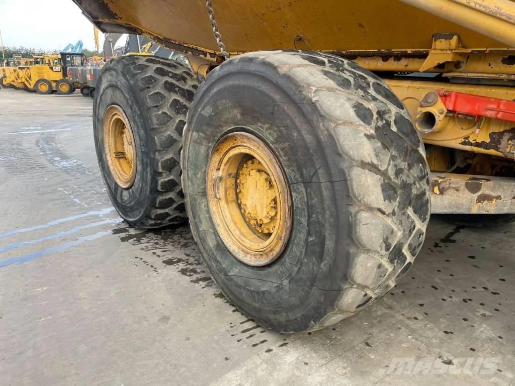 CAT 735 铰接式自卸车