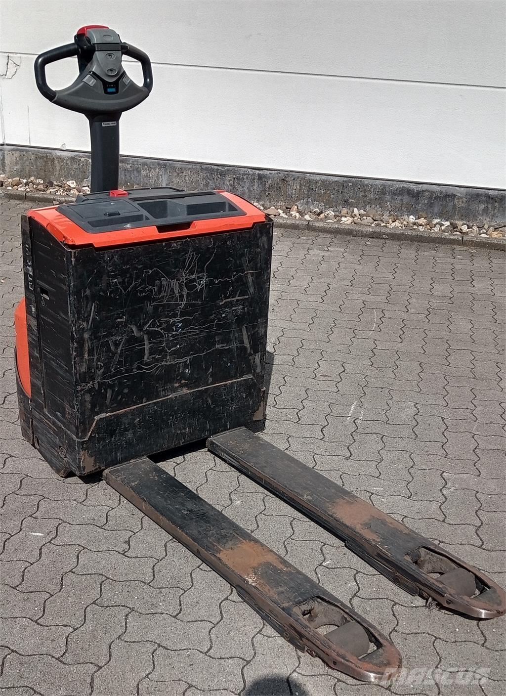 Toyota LWE 160 手推堆垛车