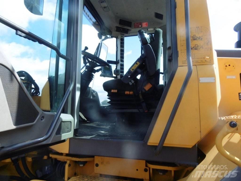 Volvo L 120 F 轮式装载机