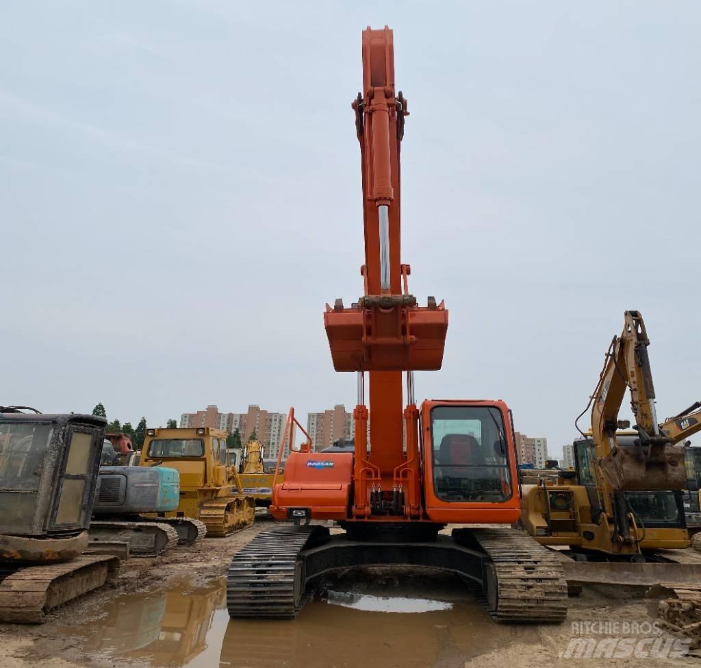 Doosan dh220lc-7 履带挖掘机