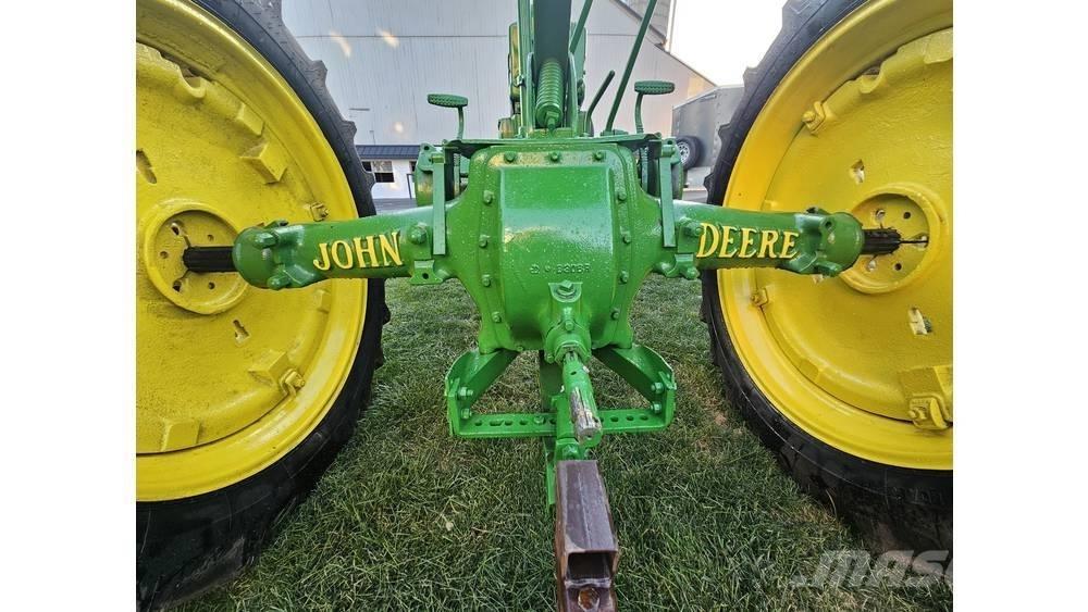 John Deere B 挖坑机