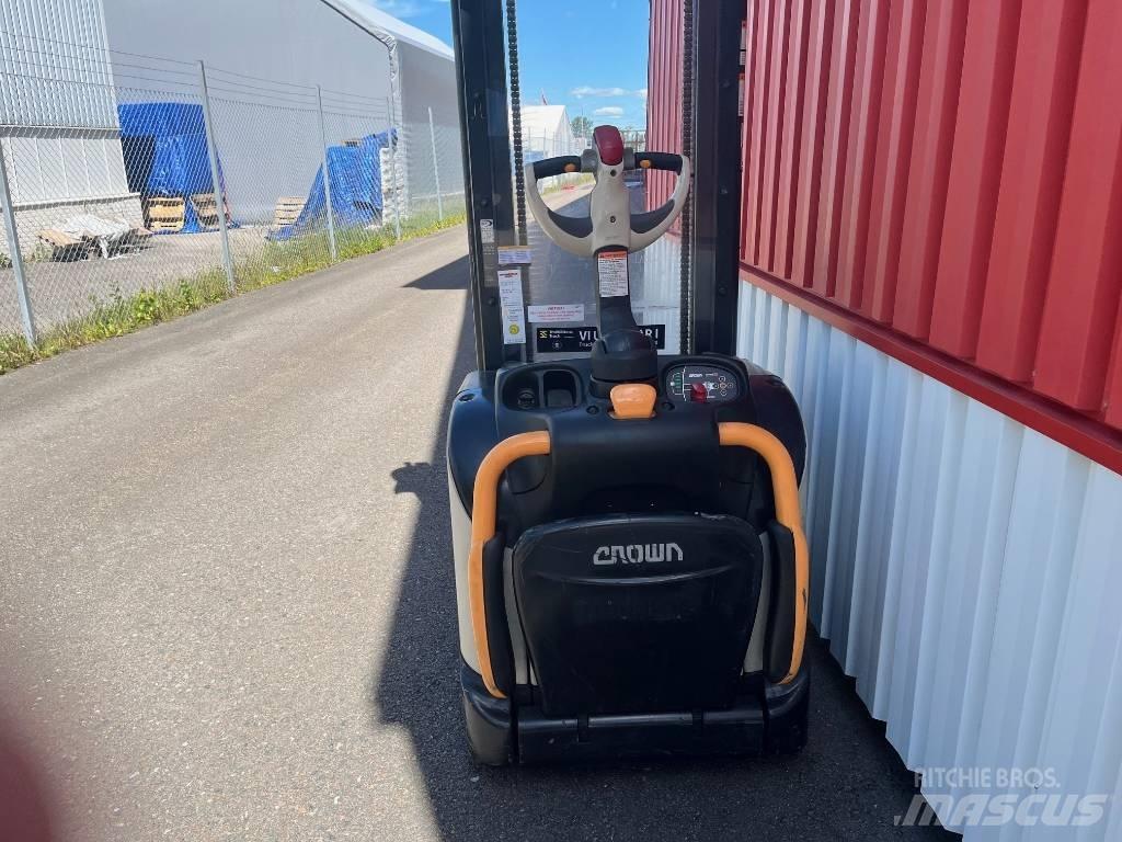 Crown ET4000-1.2 手推堆垛车