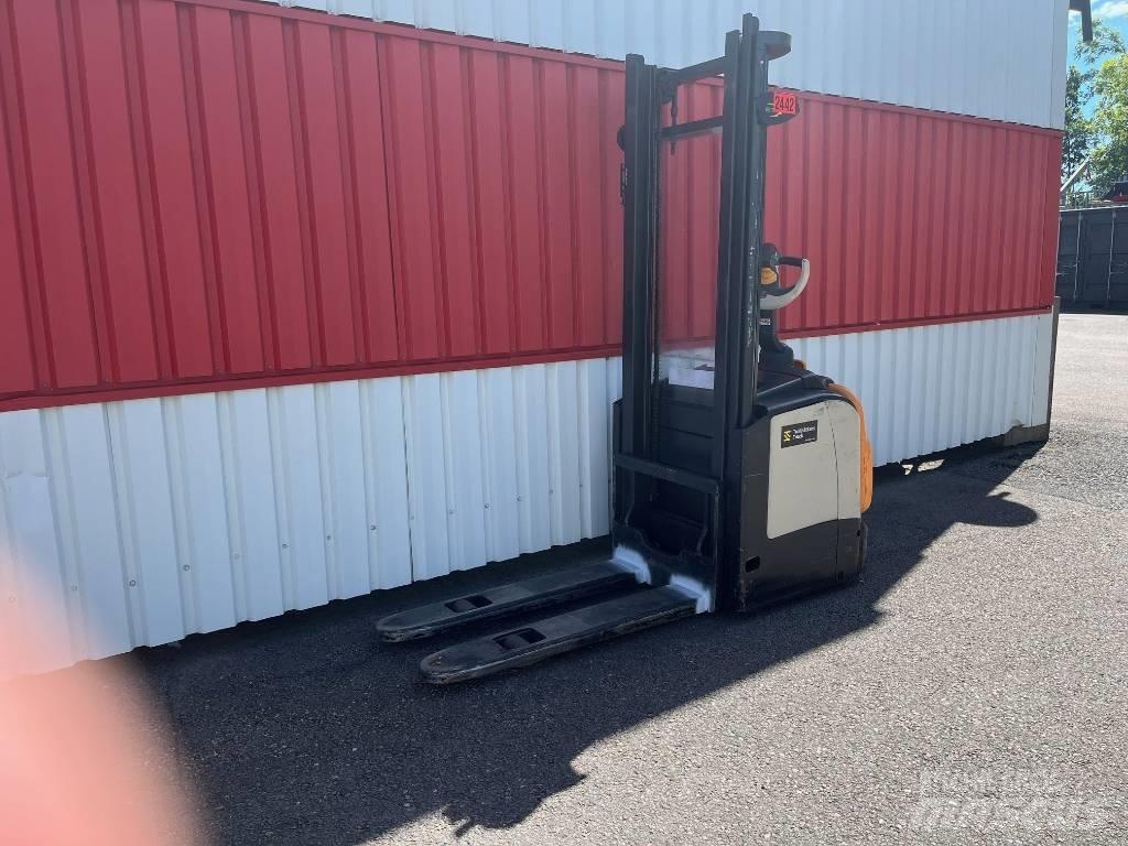 Crown ET4000-1.2 手推堆垛车