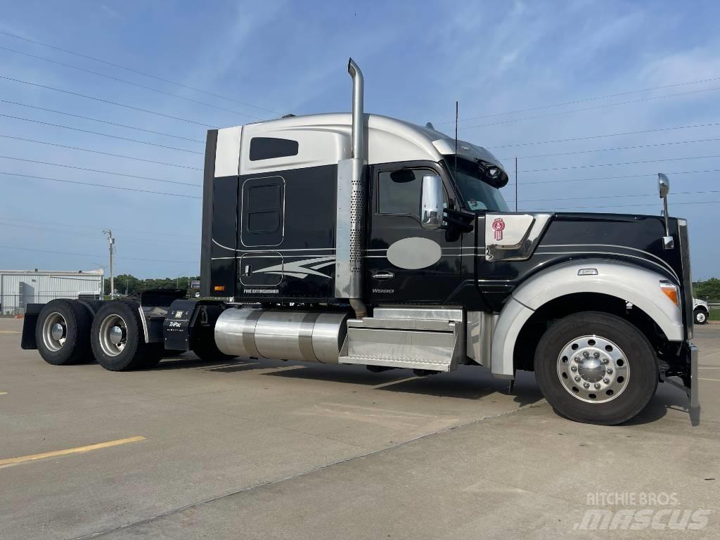 Kenworth W 990 牵引车