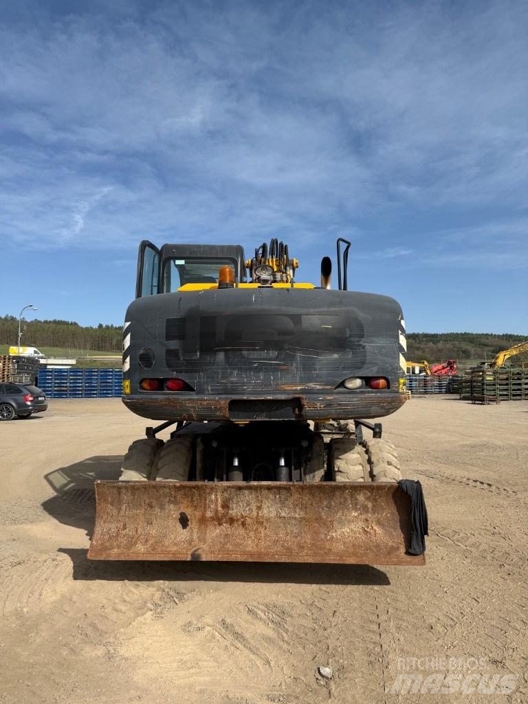 JCB JS 145 W 轮式挖掘机