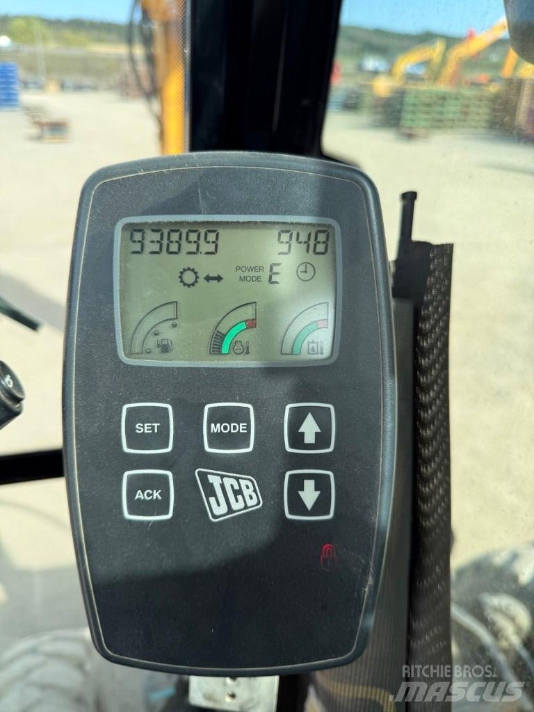 JCB JS 145 W 轮式挖掘机
