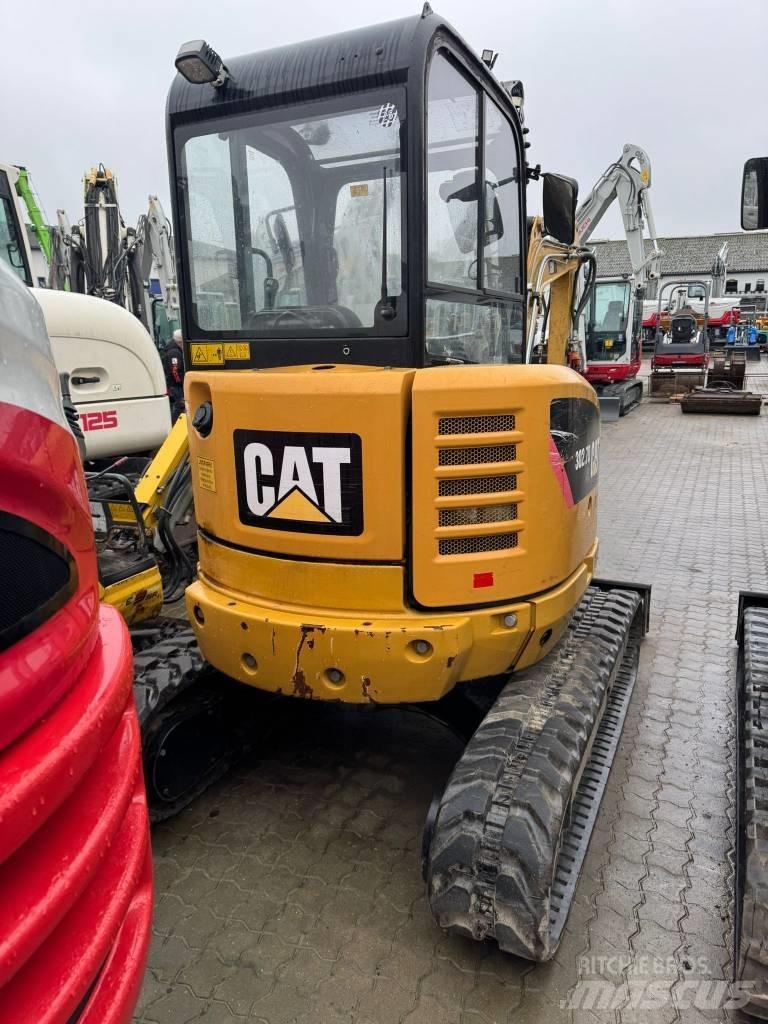 CAT 302.7 D 小型挖掘机