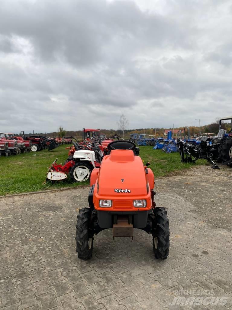 Kubota Aste A30 小型拖拉机