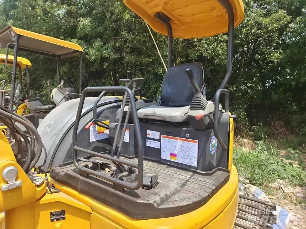 Komatsu PC35 履带挖掘机