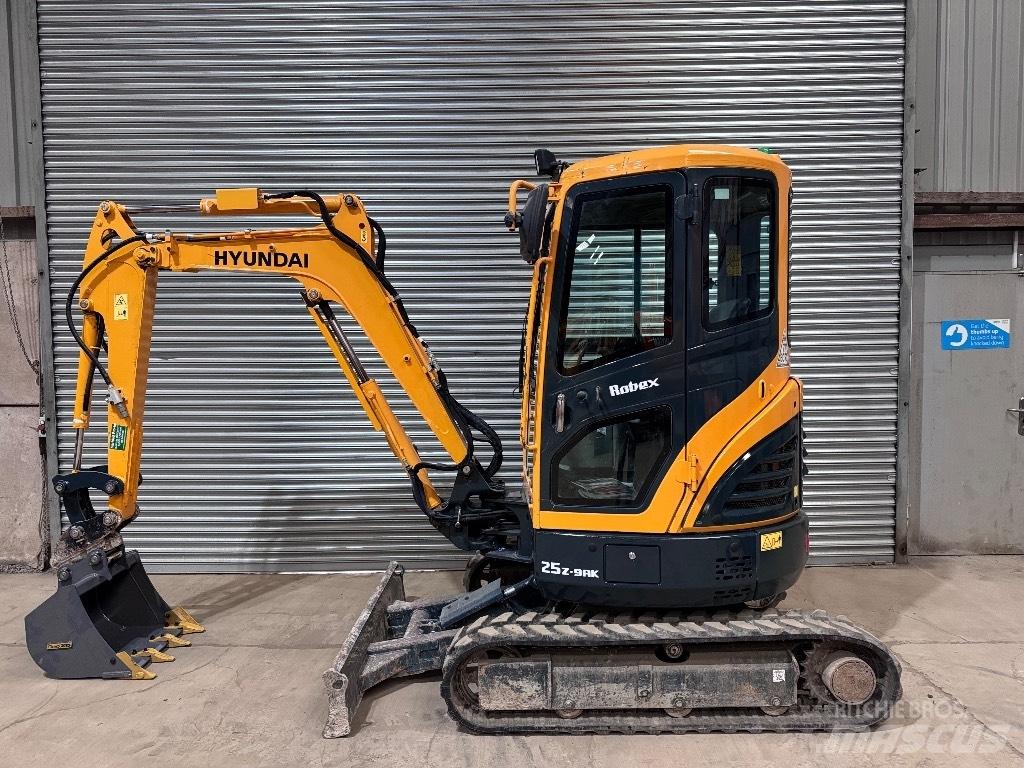 Hyundai R25Z-9 AK 小型挖掘机