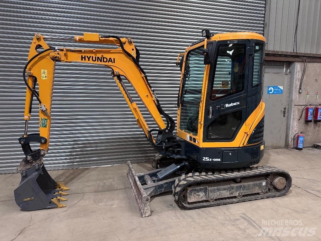 Hyundai R25Z-9 AK 小型挖掘机