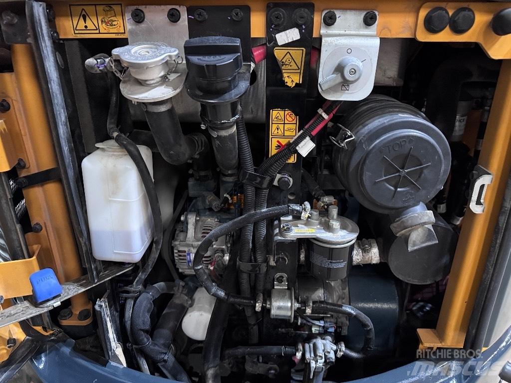 Hyundai R25Z-9 AK 小型挖掘机