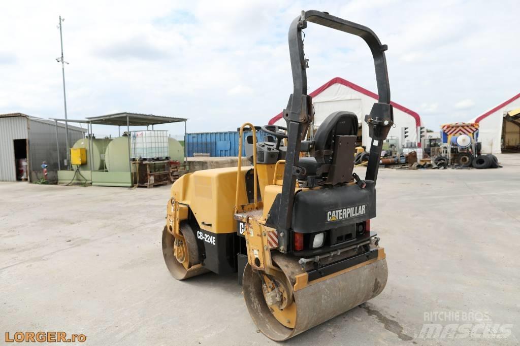 CAT CB 224 E 双轮压路机