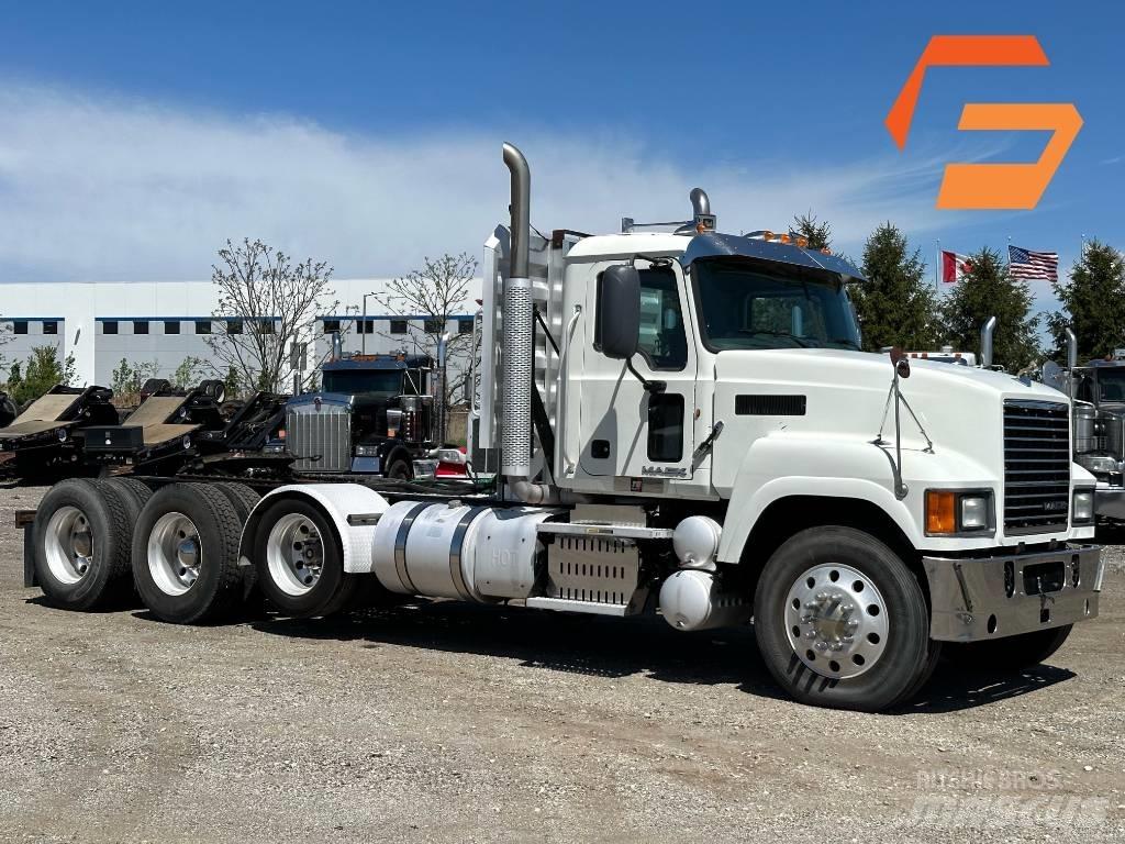 Mack CHU613 牵引车