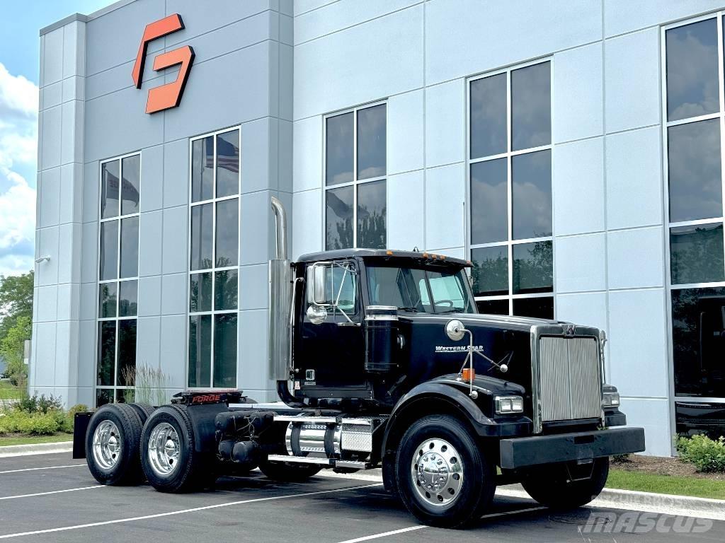 Western Star 4900 SF 牵引车