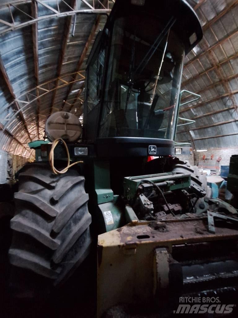 John Deere 6850 自走式青贮饲料收割机