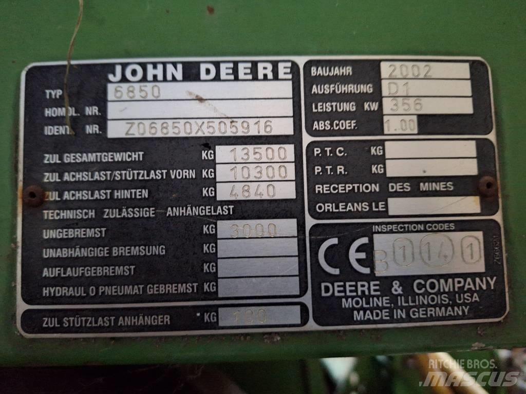 John Deere 6850 自走式青贮饲料收割机