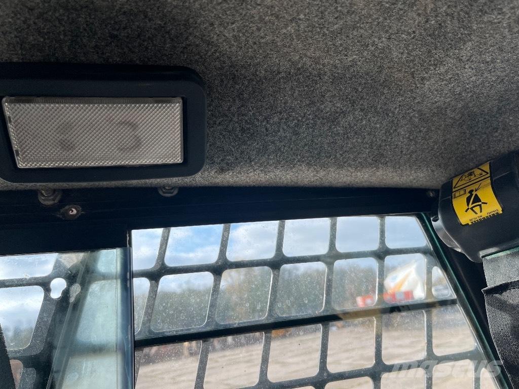 Bobcat S 100 滑移装载机