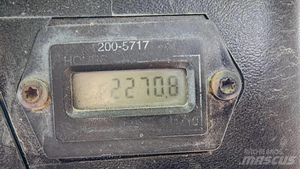 CAT 257 B 滑移装载机