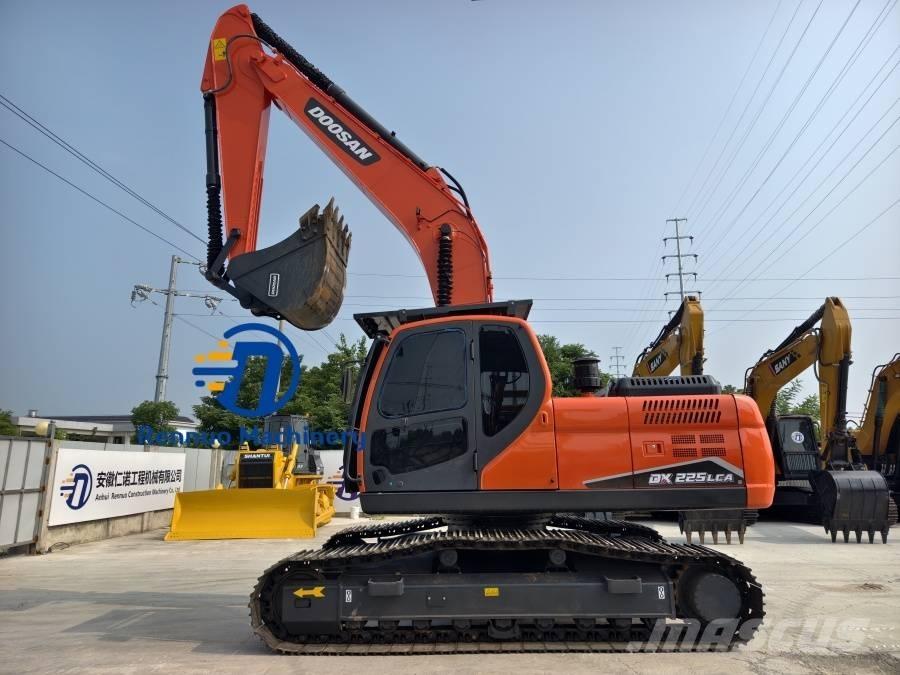 Doosan DX 225 LCA 履带挖掘机