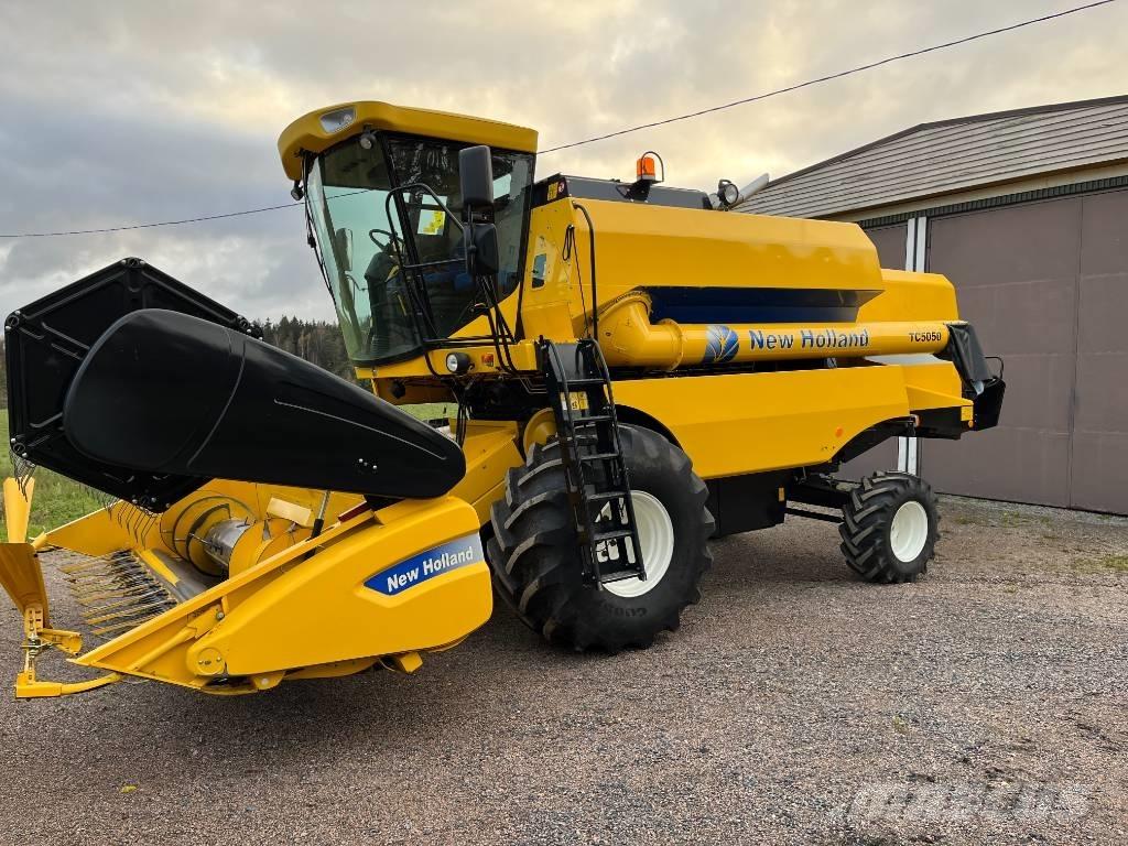 New Holland TC 5050 联合收割机