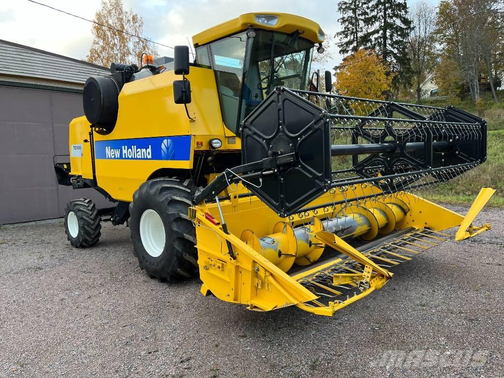 New Holland TC 5050 联合收割机