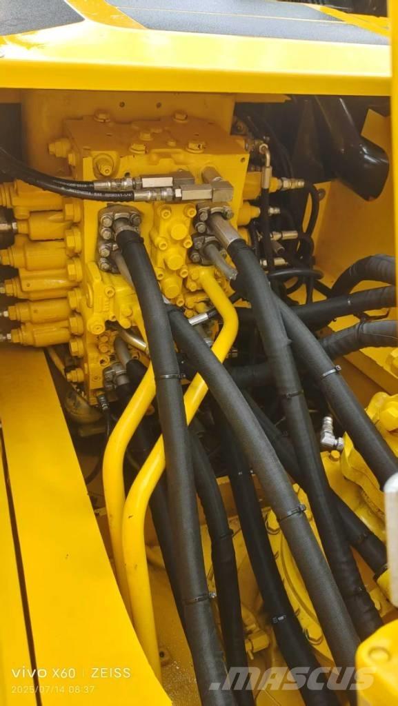 Komatsu PC 220-7 履带挖掘机