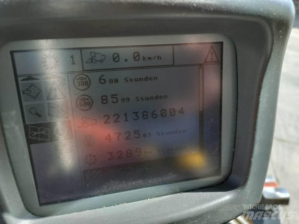 New Holland CX 760 联合收割机