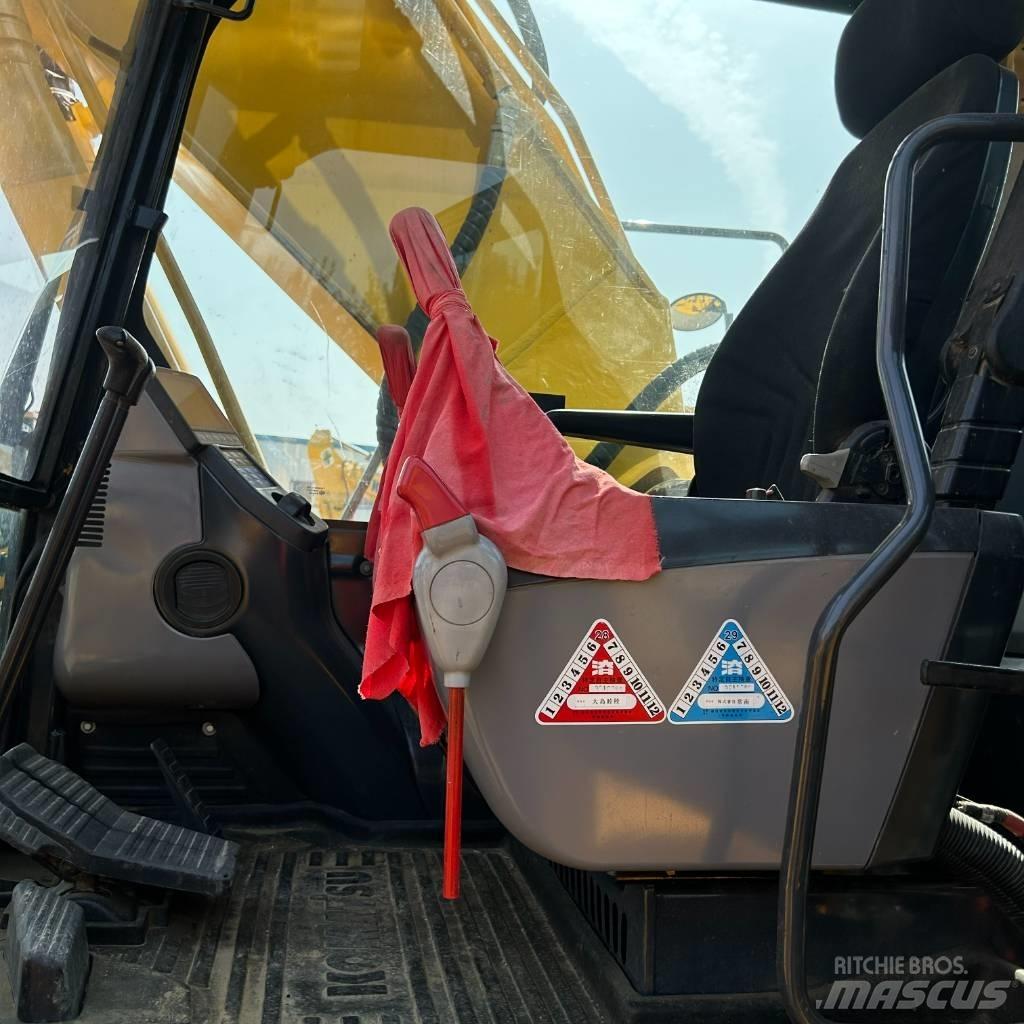 Komatsu 200-8 履带挖掘机