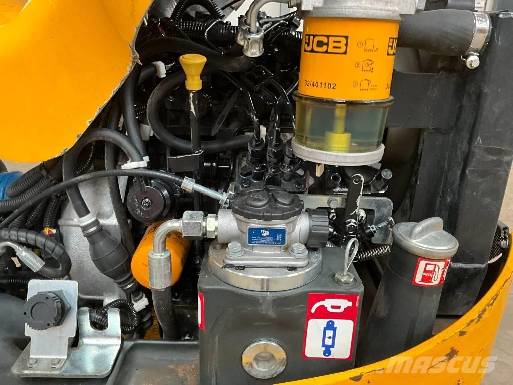 JCB 8008 CTS 小型挖掘机