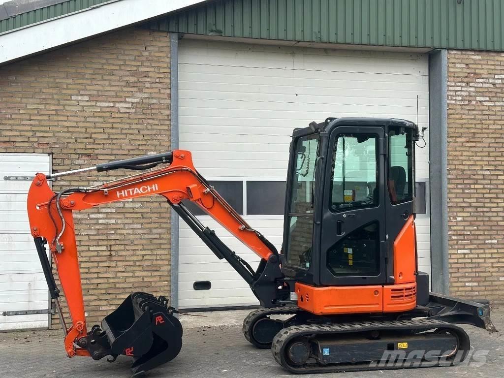 Hitachi ZX26U-6CR 小型挖掘机